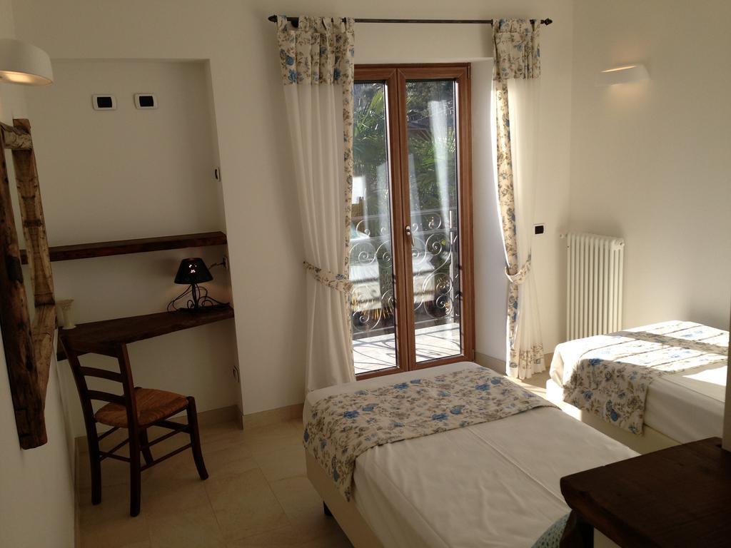 Crotto Regina Otel Gravedona Oda fotoğraf